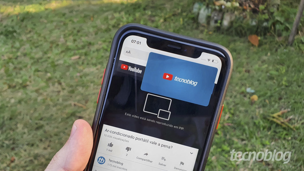 YouTube funcionando em um iPhone.
