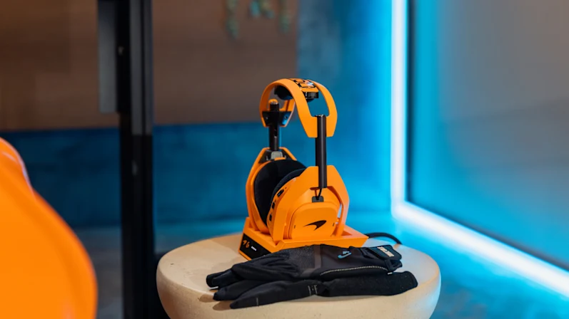Logitech lança edição especial da McLaren para os fones Astro A50X