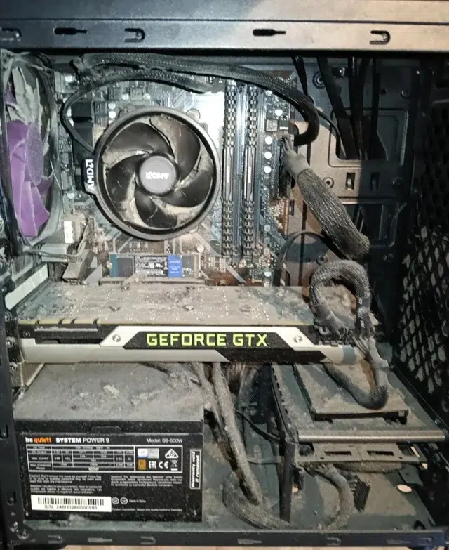 Imagens fortes: O estado 'deplorável' de um PC Gamer que nunca foi limpo 5 my brother claims to be tech savvy this is what the inside v0 ozf0eykkw26g1