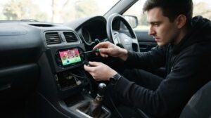 Entusiasta está transformando PS Vita em central multimídia para usar no carro